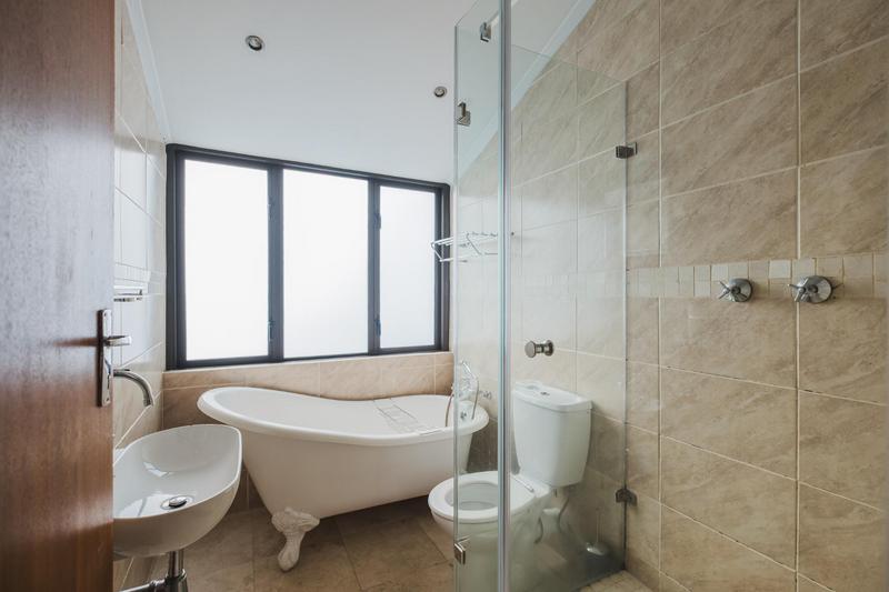 4 Bedroom Property for Sale in Clovelly Western Cape